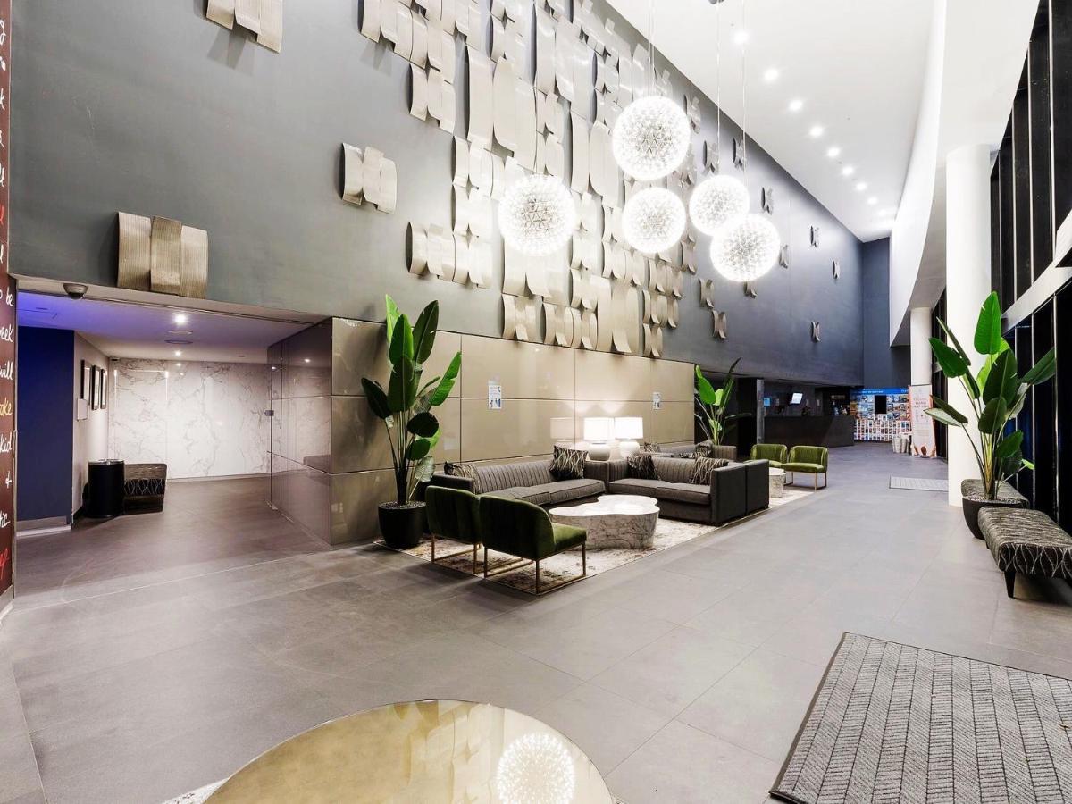 Circle On Cavill Surfers Paradise Apartments-Holiday Paradise Guldkusten Exteriör bild